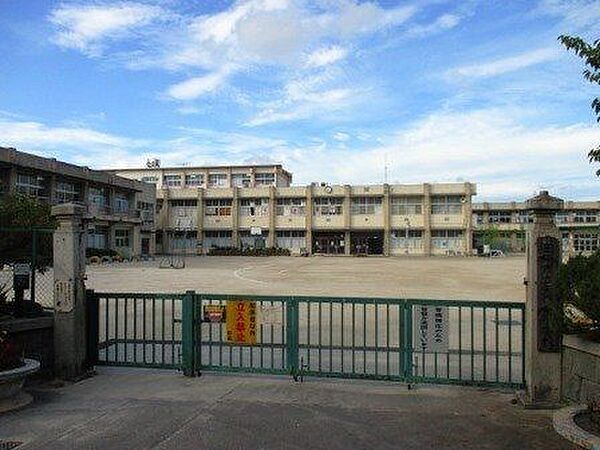 矢作東小学校岡崎市矢作町にある公立の小学校です！ 650m