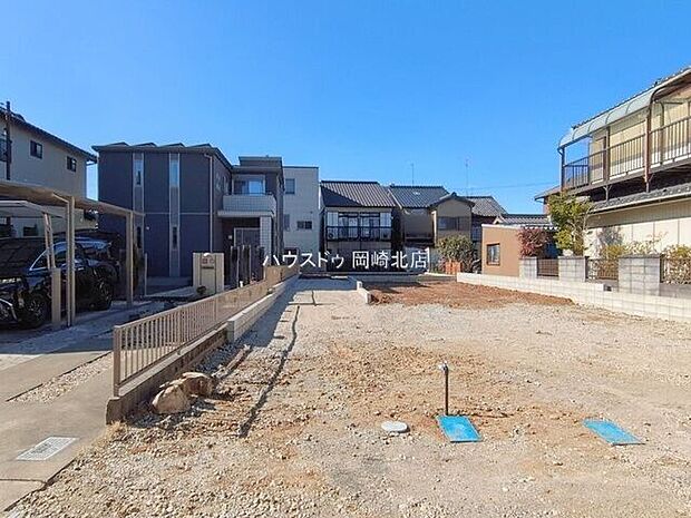 連尺小学校まで徒歩約5分、城北中学校まで徒歩約8分で、お子様の通学も安心です。