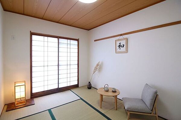 ＊6帖和室＊一部屋和室があると安らぎますね。ご家族の癒しの空間に。柔らかい畳の上なら、お子様が転んでも怪我をしにくく安心です。（CG加工の為、現況と異なります。）