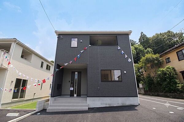 間取り3ＬＤＫ！全室フローリング◎全居室収納◎1階には大きめのファミリークローク！最小限の家具でお部屋を広くお使いいただけます。