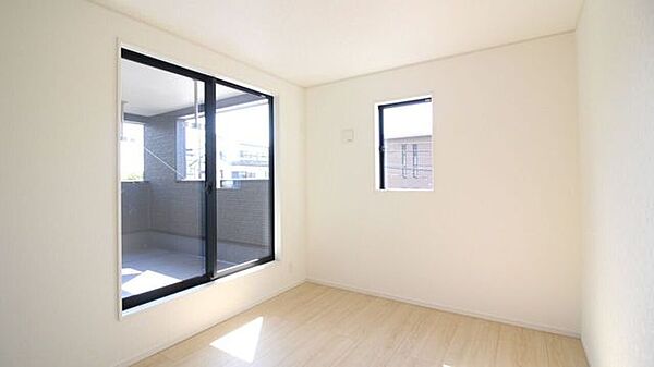＊6帖洋室＊全居室6帖以上で、家具を置いてもゆったりとお過ごしいただけそうです。