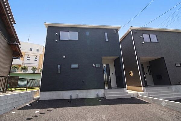 細川小学校までは徒歩約1分！お子様の通学にも安心な立地◎陽当り良好！通風良好となります◎