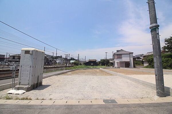 3区画の分譲地です。新生活を同じ時期にスタートさせることが多く困った時にも心強いですね。