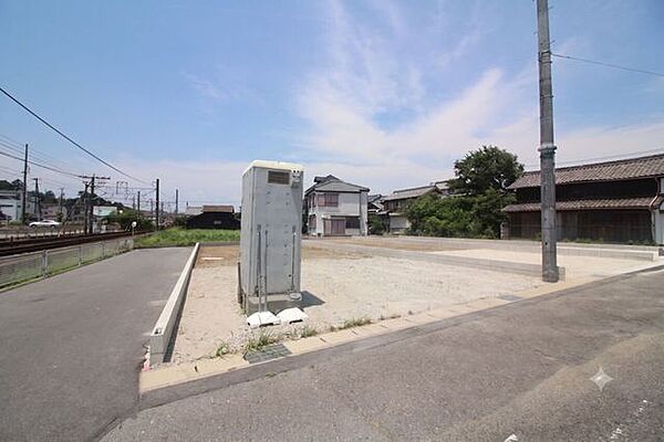 3区画の分譲地です。新生活を同じ時期にスタートさせることが多く困った時にも心強いですね。
