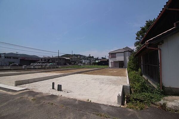 現況更地です。土地面積約49.68坪で広々としたお土地です。
