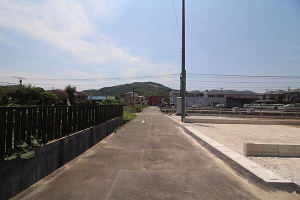 ＊南東側前面道路＊幅員約4.5ｍです。軽自動車やコンパクトカーなど小回りの利くお車での通行が便利です。
