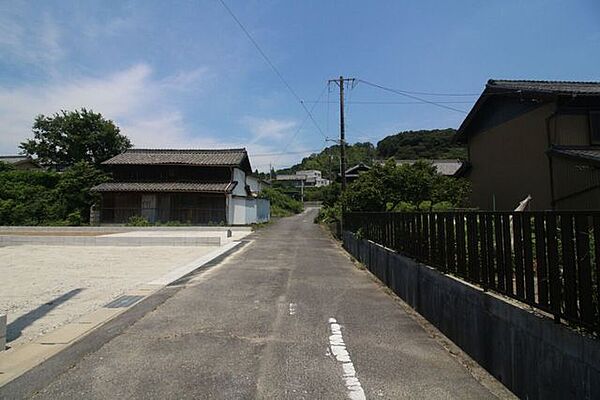 ＊南東側前面道路＊幅員約4.5ｍです。軽自動車やコンパクトカーなど小回りの利くお車での通行が便利です。
