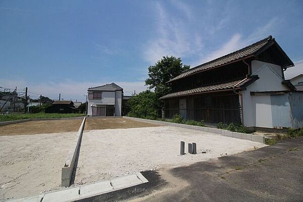 3区画の分譲地です。新生活を同じ時期にスタートさせることが多く困った時にも心強いですね。