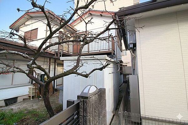 愛知環状鉄道「大門」駅まで、徒歩約4分の立地です。電車でのお出かけや、通勤、通学にも便利ですね。
