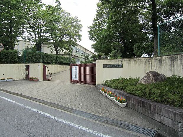 広幡小学校岡崎市広幡町にある公立の小学校です! 28m