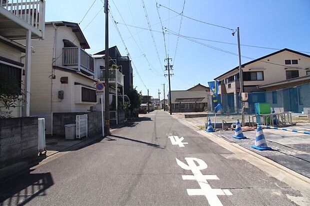 *南側前面道路*生活利便性とアクセスの良さを兼ね備えた、バランスの取れた立地です