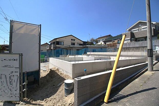大容量のシューズボックスや充実した収納が嬉しい。間取り4LDKの新築戸建てとなります。