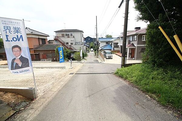 ＊北側前面道路＊子育て環境にはぴったりな落ち着いた雰囲気の閑静な住宅地。車の通りも少なく、お子様との散歩も安心して楽しめる場所です。（CG加工の為、現況と異なります。）