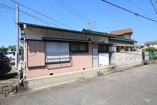 現在建物が建っておりますが、解体更地でのお引渡しです。解体費用がかからないので、安心ですね。