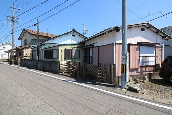 スーパーや薬局まで徒歩10分圏内で、お買い物にも便利な住みやすい住環境です。