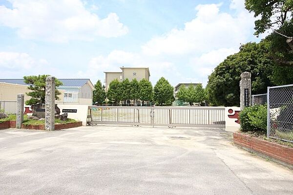 矢作西小学校岡崎市宇頭町にある公立の小学校です！小学校周辺の道路は道幅が広く安全に通学できそうです！ 400m