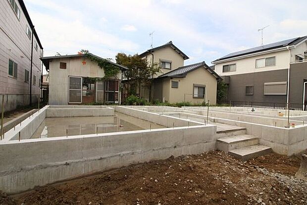 対面式のキッチン！リビング全体を見渡すことができるので、ご家族とのコミュニケーションも取りやすいです。