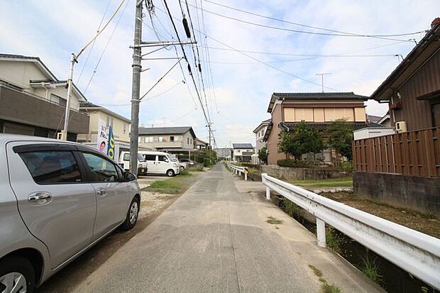 軽自動車やコンパクトカーなど小回りの利くお車での通行が便利です。