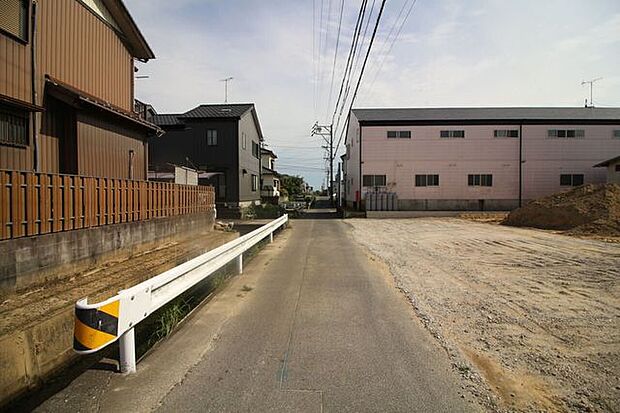 軽自動車やコンパクトカーなど小回りの利くお車での通行が便利です。