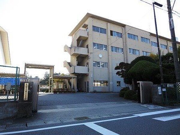 美川中学校岡崎市丸山町にある公立の中学校です！ 2400m
