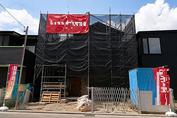 現代的な感性が光る、洗練された美しい外観デザイン。周囲の街並みに美しく溶け込みながら、住む人のこだわりと誇りを描き出します。