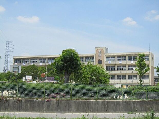 北野小学校岡崎市北野町にある公立の小学校です！ 1800m