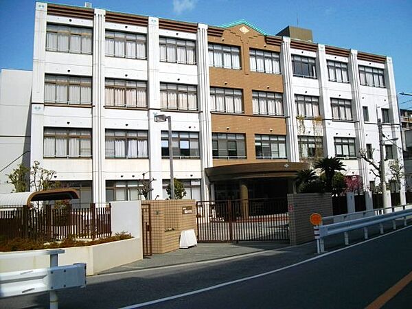 昭和中学校まで550ｍ　徒歩約7分