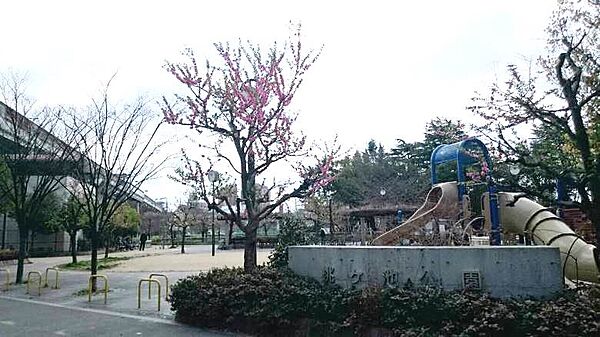 桃ヶ池公園まで750ｍ　徒歩約10分