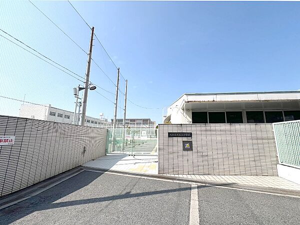 住吉中学校まで569ｍ　徒歩約8分