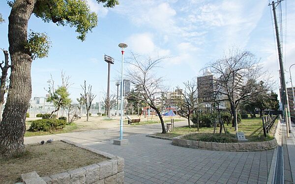 東高津公園あｍで130ｍ　徒歩約2分