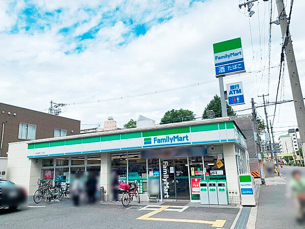 ファミリーマート中加賀屋二丁目店：徒歩4分（250ｍ）