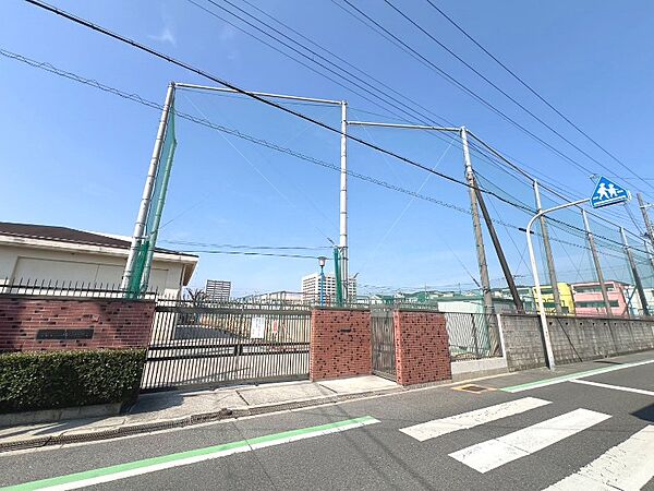 大阪市立大領中学校：徒歩4分（270ｍ）