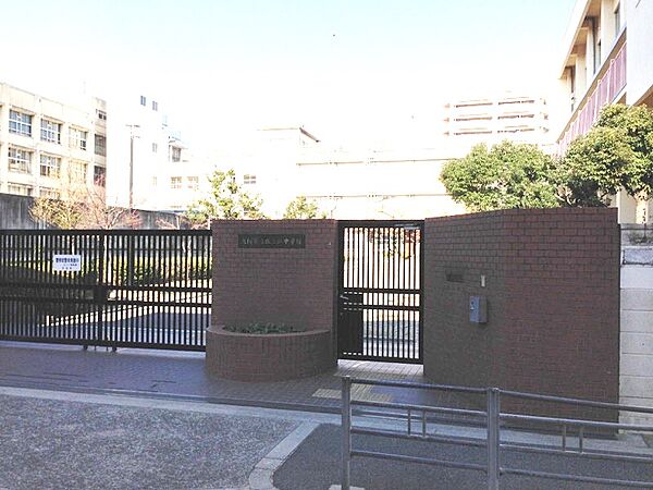 大阪市立住之江中学校：徒歩2分（100ｍ）
