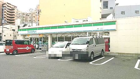 ファミリーマート桑津1丁目店まで240ｍ　徒歩約3分