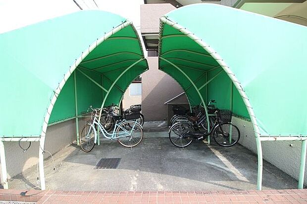 駐輪場を完備しているため、自転車での通勤・通学にも便利です！天気の良い日はお子様とサイクリングへ出かけるのもいいですね♪