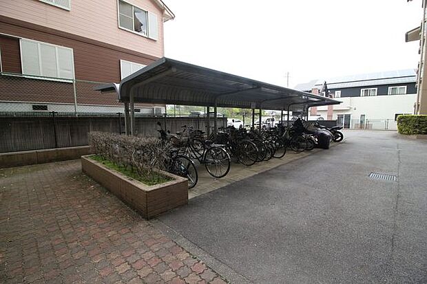 ＊駐輪場＊駐輪場を完備しているため、自転車での通勤・通学にも便利です！天気の良い日はサイクリングへ出かけるのもいいですね♪