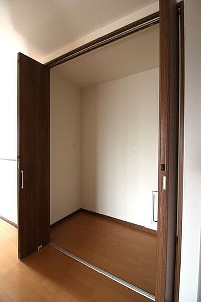 ＊2階収納＊とても便利な2階の収納には、必要なものを入れておけば、1階まで取りに行く手間が掛かりません。