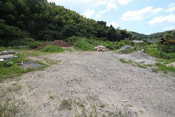 名鉄名古屋本線「藤川」駅まで徒歩約8分の立地！土地面積約618.31坪！広々とした土地です♪陽当たり良好です！