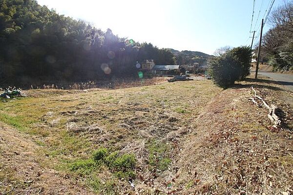 資材置き場用地に最適！駅近の約91.96坪の土地です！前面道路も広く、大きな車の出入りも安心です！！