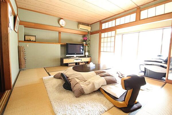 1階和室です！1階には、2部屋の和室がございます！急な来客時にも客間としてご利用いただけるため、大変便利です◎