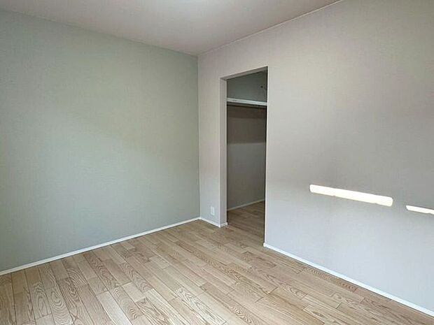 洋室(2)　大型WIC完備で、お部屋を常にスッキリ保てます