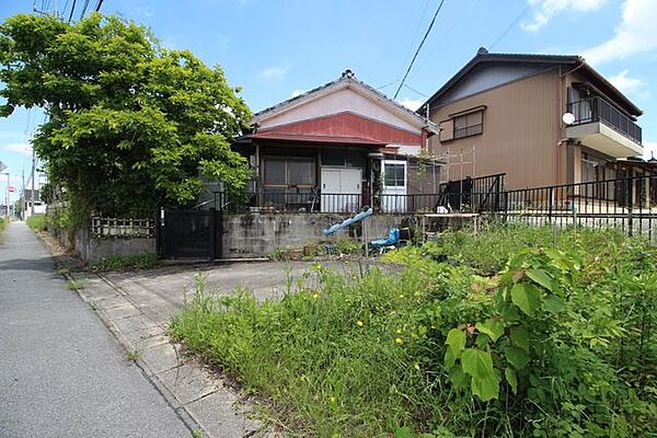 東側の間口は広々約28.0ｍ！土地も広いので多彩なプランが可能です！家族全員分の駐車スペースも確保できます！