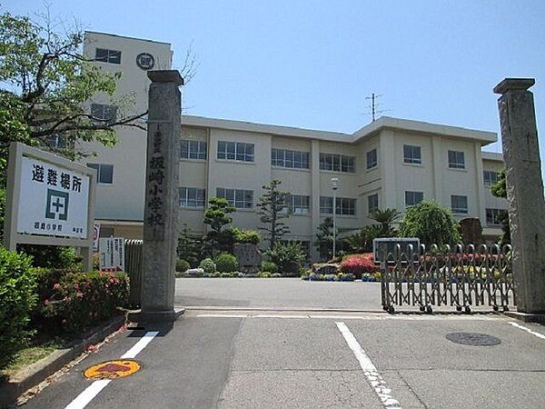 坂崎小学校幸田町坂崎にある公立の小学校です！ 1220m