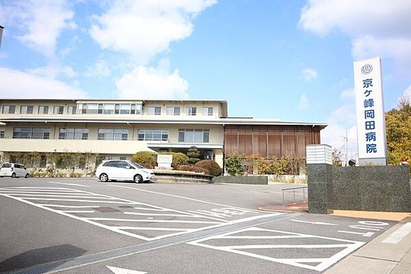 京ヶ峰岡田病院診療内科、精神科の病院になります。 660m