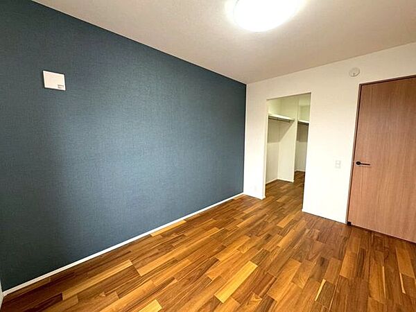 洋室(1)　大容量WIC完備。衣類も思い出も、美しく収まる