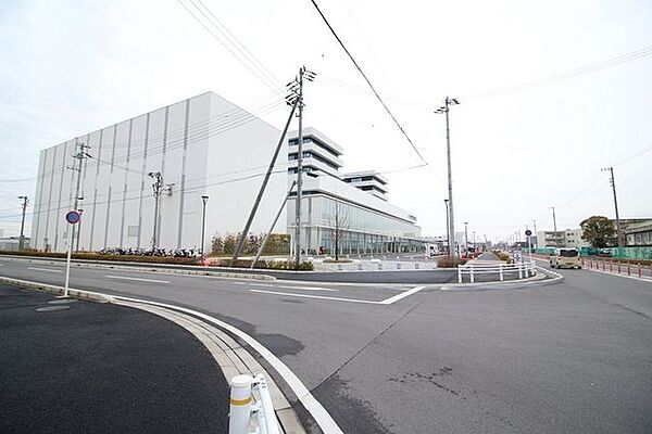 藤田医科大学岡崎医療センター診療科数40科！救急外来もあり安心！国内最多のベッド数である1376床を持つ病院です！ 1010m