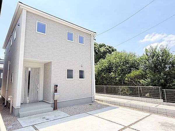 福岡小学校まで徒歩約7分、福岡中学校まで徒歩約14分です。お子様の通学も安心な立地です。