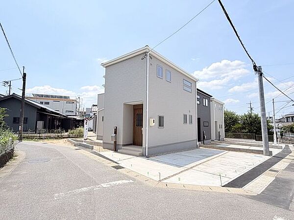 4区画の分譲地です。同じ時期に新生活をスタートさせることが多く、困ったときにも心強いですね。