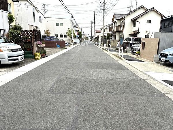 前面道路も広く交通量も多くはないので安心して駐車もできそうですね！