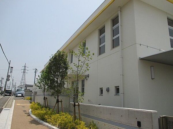 若松保育園若松東2丁目にある保育園です！保育時間は、7：00～19：00！月曜～土曜までの保育です！ 700m